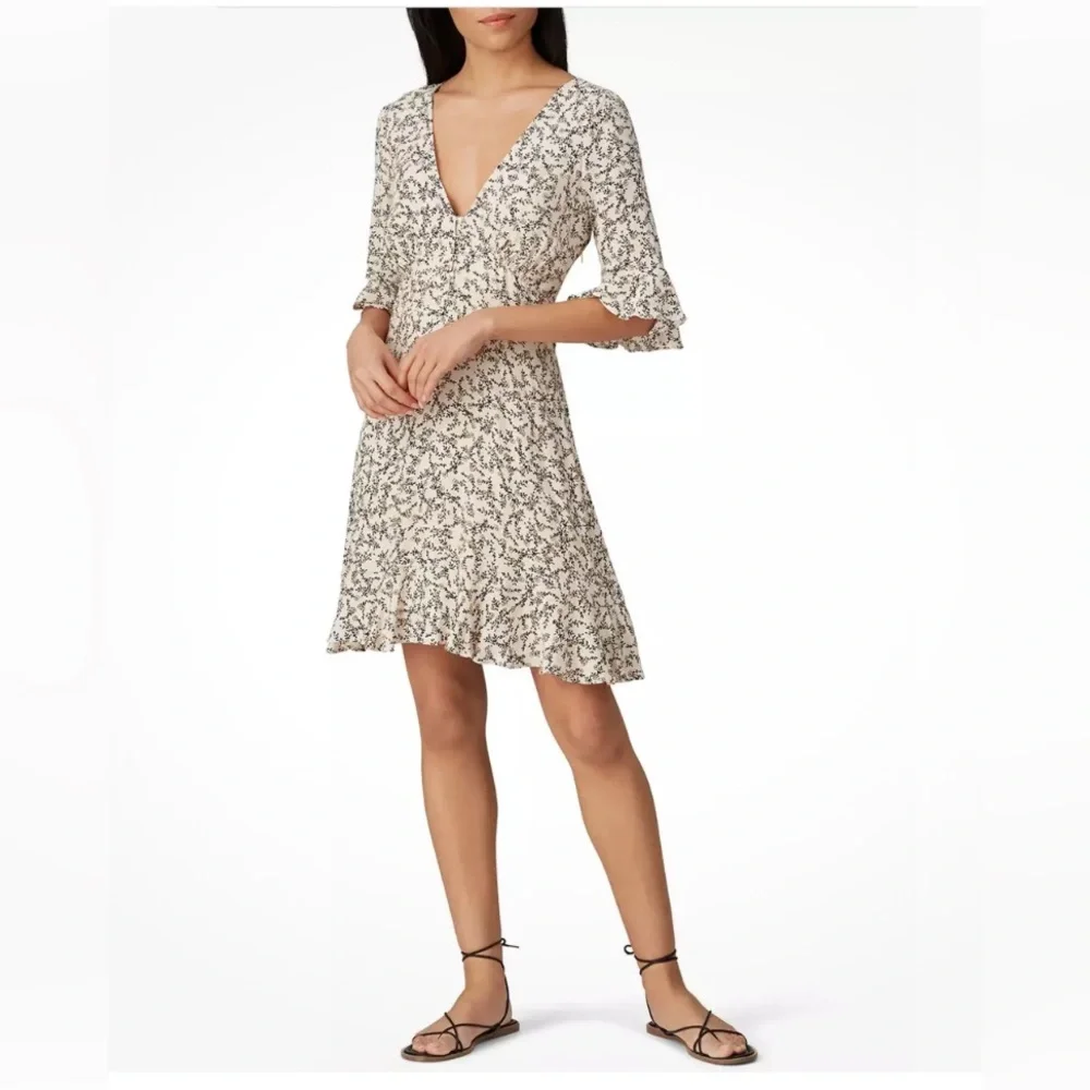 Cupcakes and cashmere Floral V-Neck Dress - Picture 1 of 11